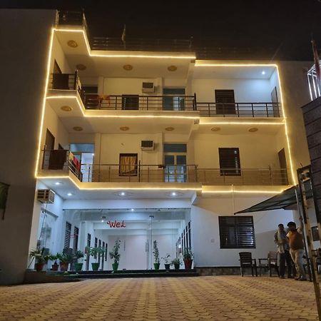 Vrindavan Bhakti Bhavan- Near Prem Mandir By Mukund Otel Dış mekan fotoğraf